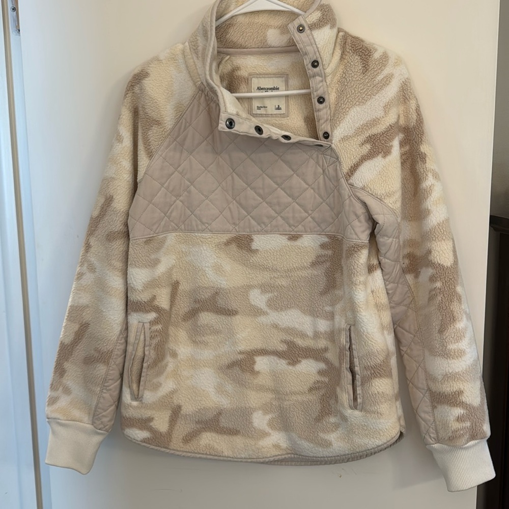 Abercrombie & Fitch Asymmetrical Snap Up Sweater. Size Small